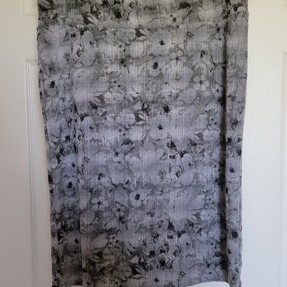 LulaRoe 2XL Cassie Skirt - Grayscale Floral Print